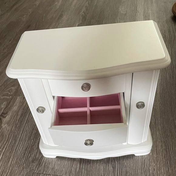 White and Pink Jewelry Box Jewelry Organizers